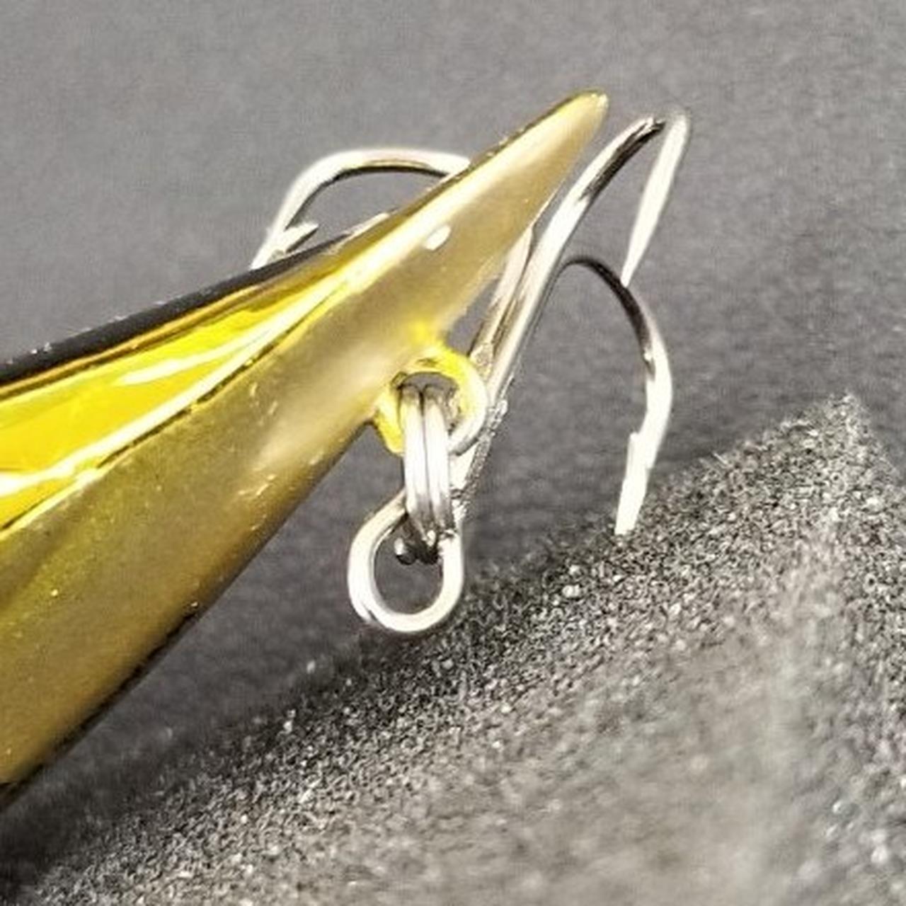 フックにより引っ掻きキズあり