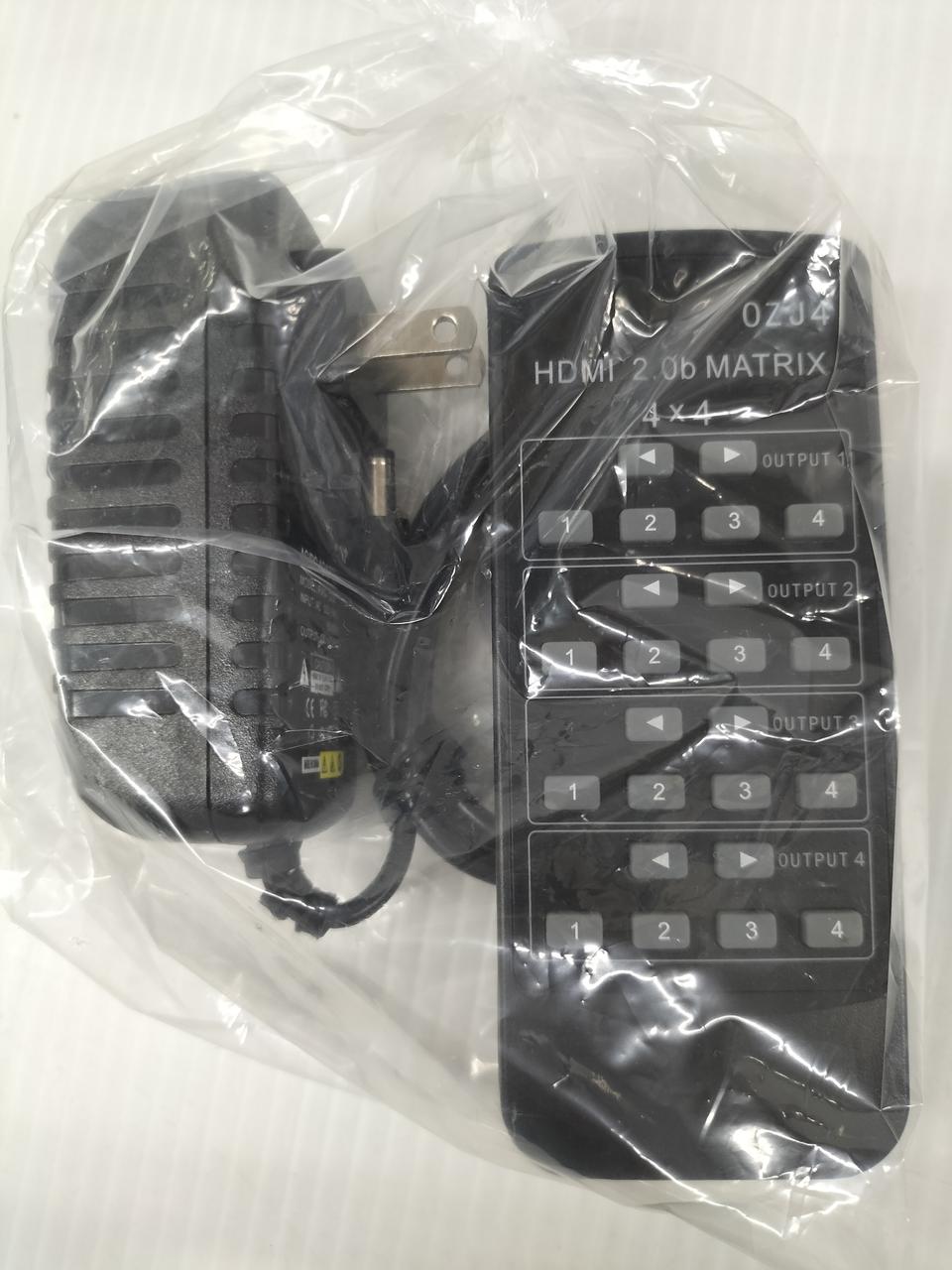 電源アダプターとリモコン