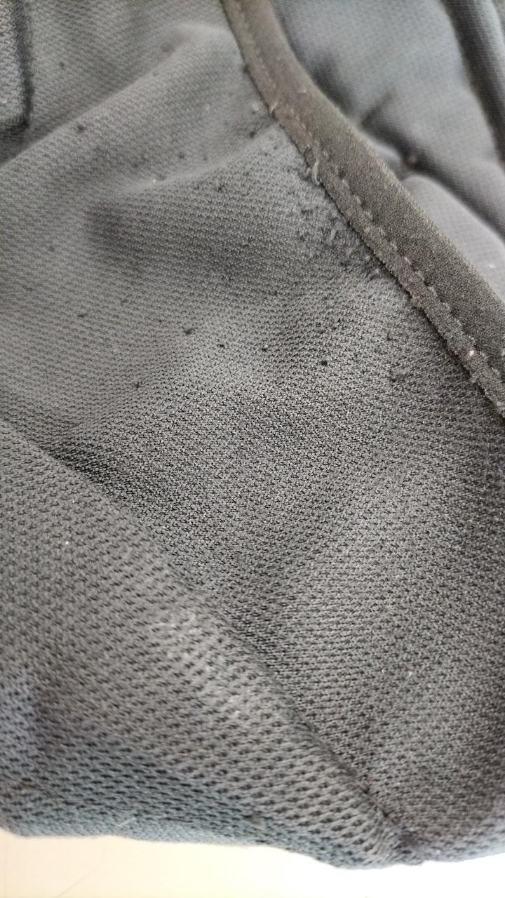 側面下部にケダマあり