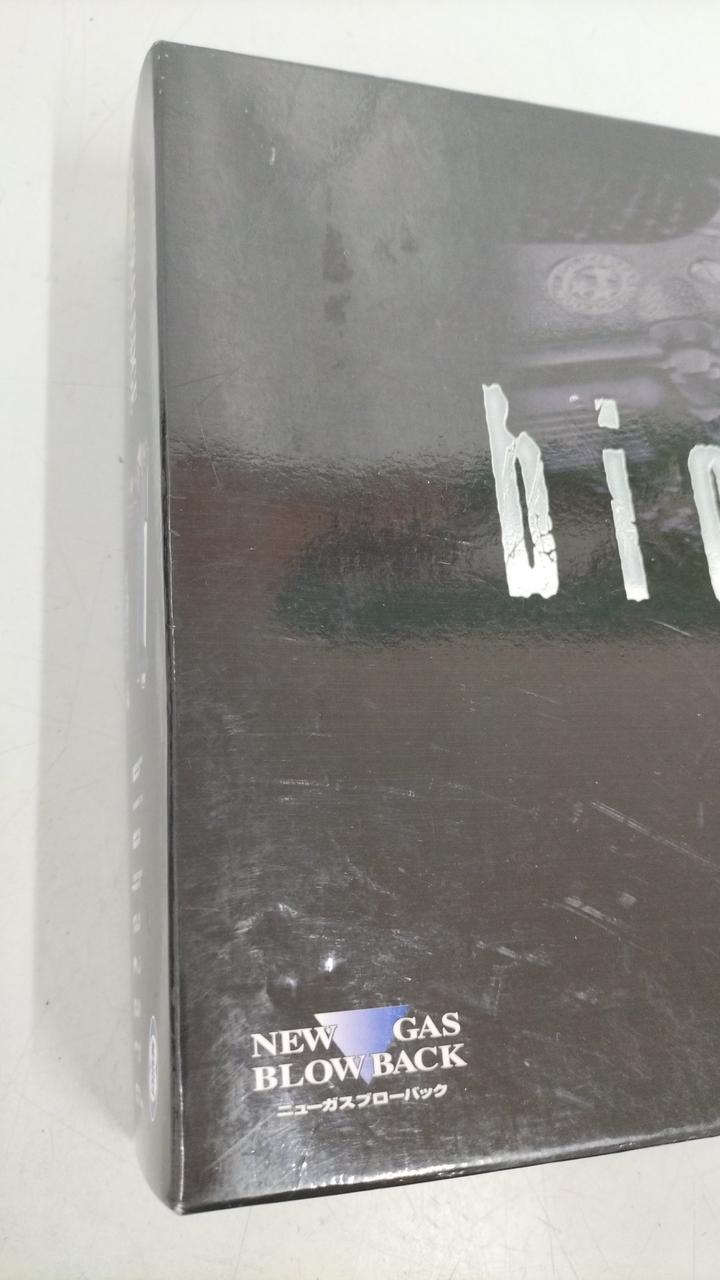 箱側面にキズあり