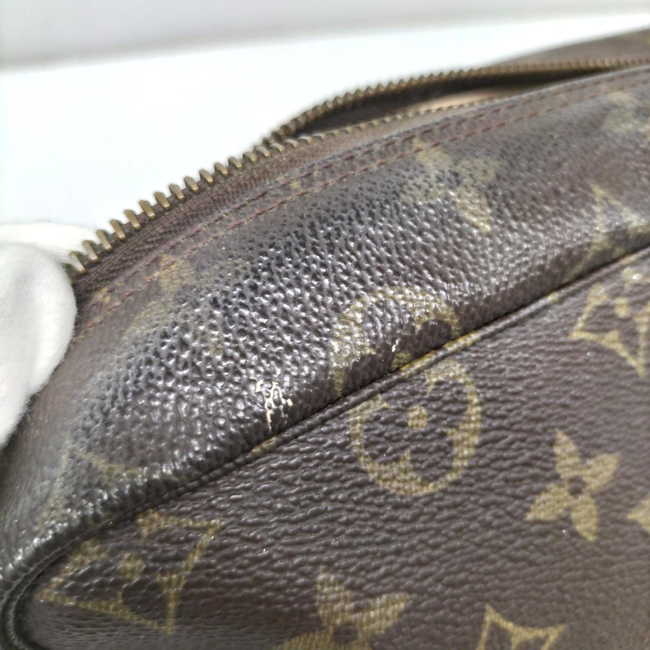 手垢のようなクロズミ汚れあり