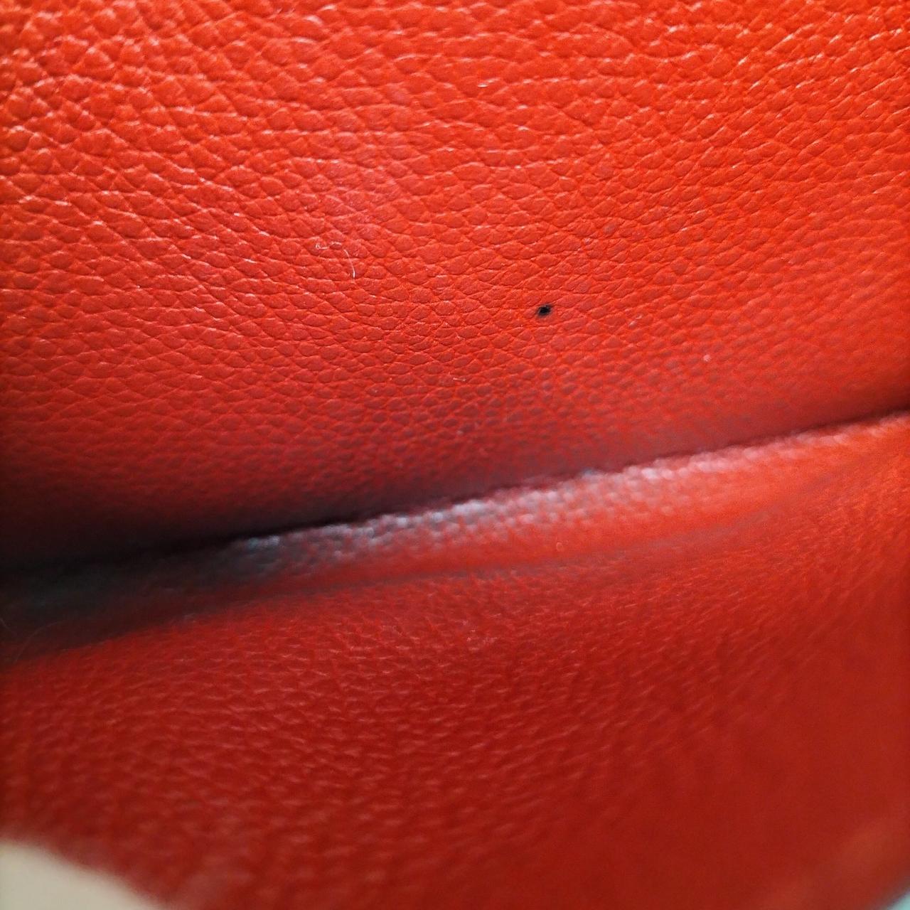 小銭入れの中汚れあり