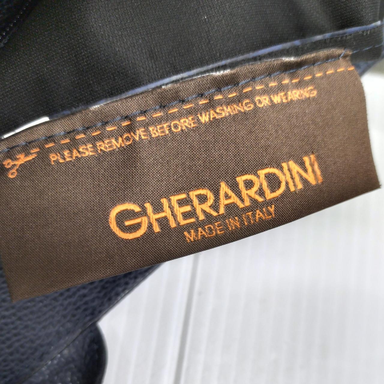 内ポケット内に布タグ