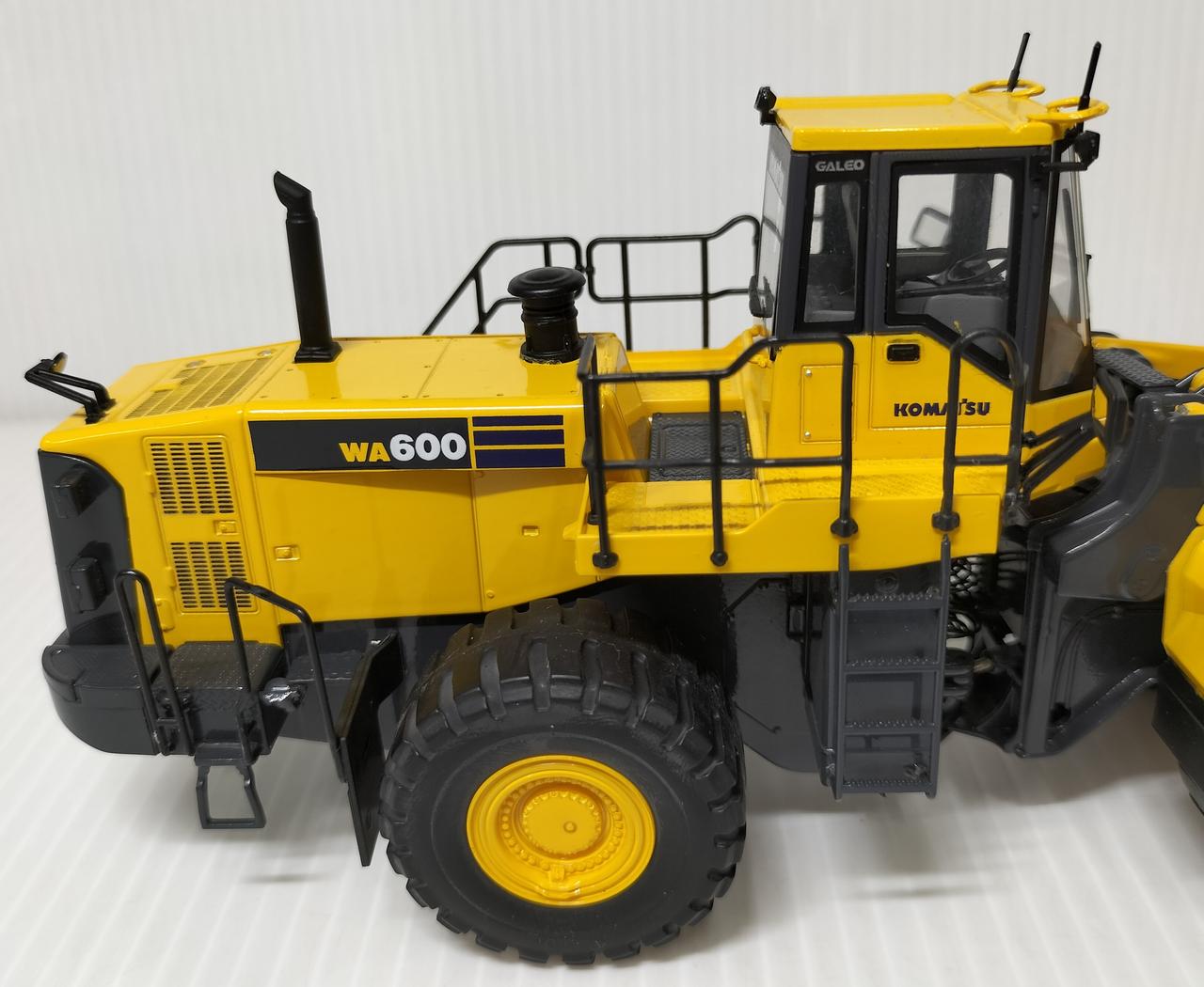 コマツ　WA600 ホイールローダー　1/50  未展示品 コマツ WA600 ホイールローダー 1/50 未展示品 - メルカリ