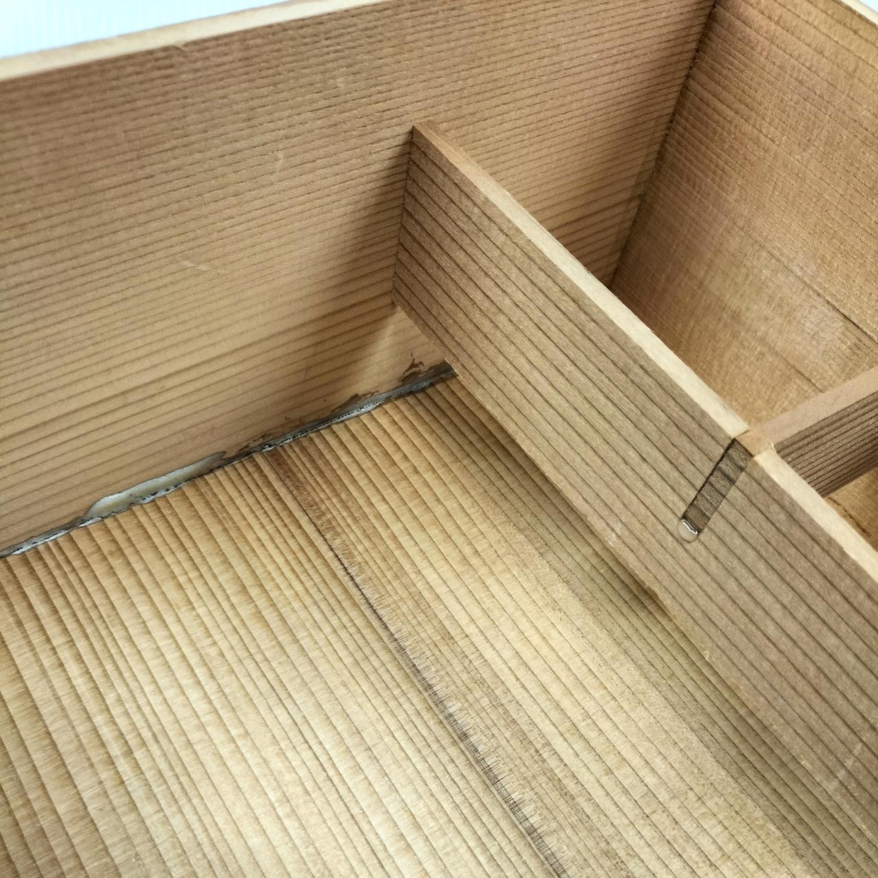 木箱の中もイタミあり
