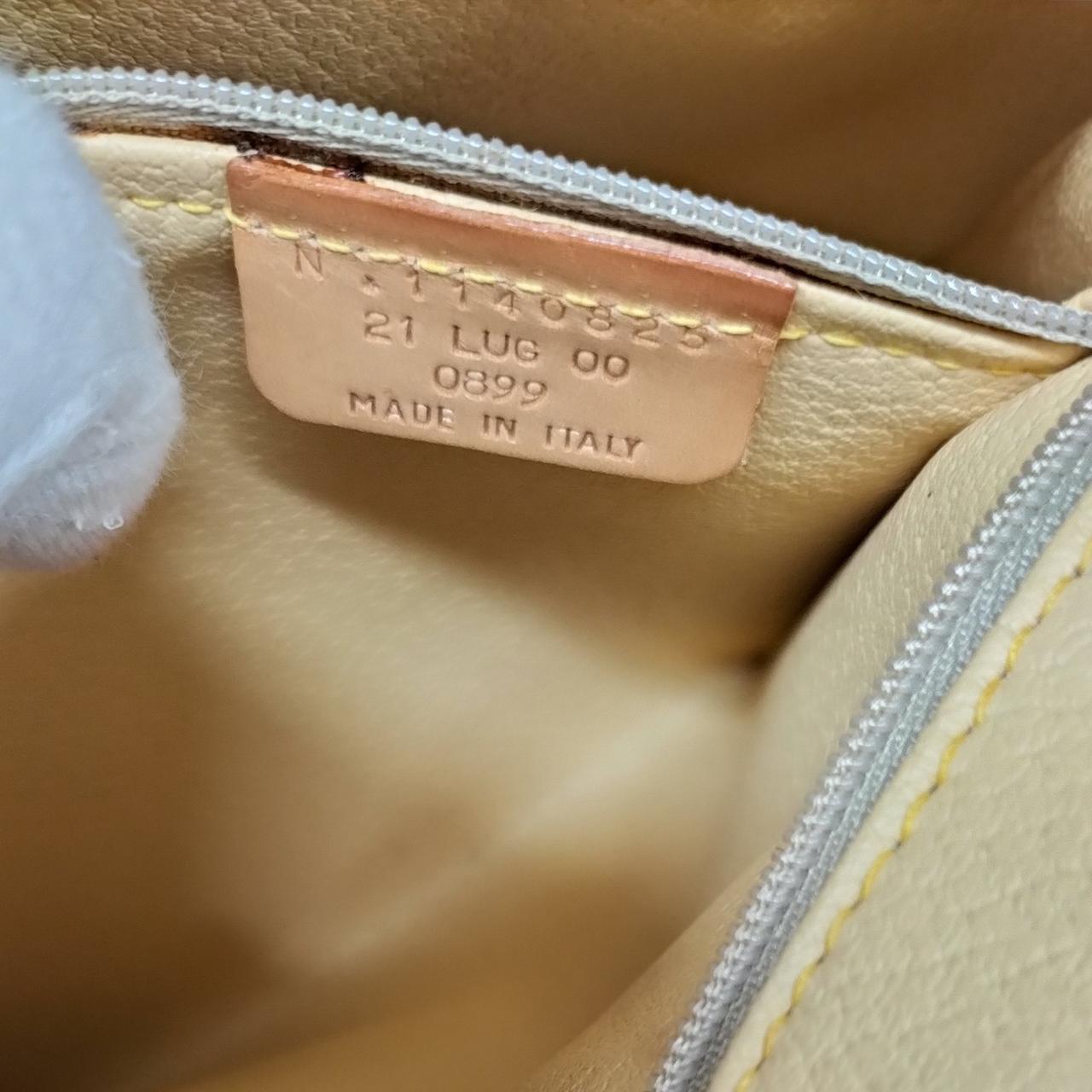 内ポケットの中に型番革タグ