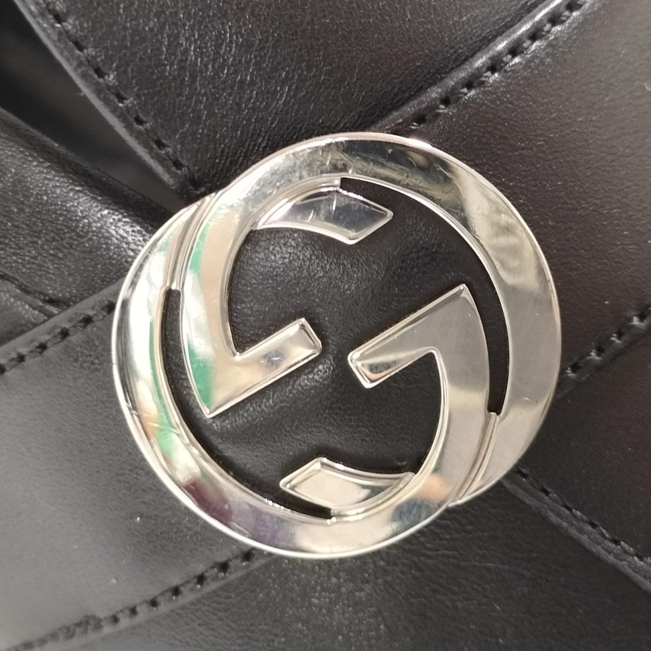 右足の金具、少々キズあり