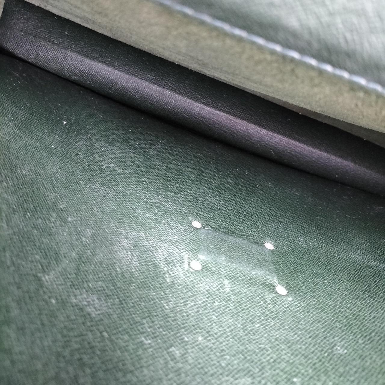 中の使用
キズ、シミ、汚れ、傷み