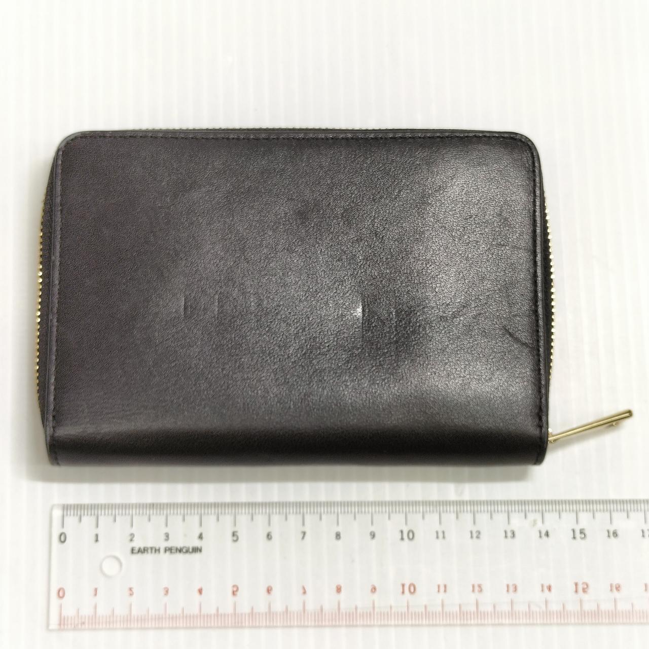 裏側にヘコミあり