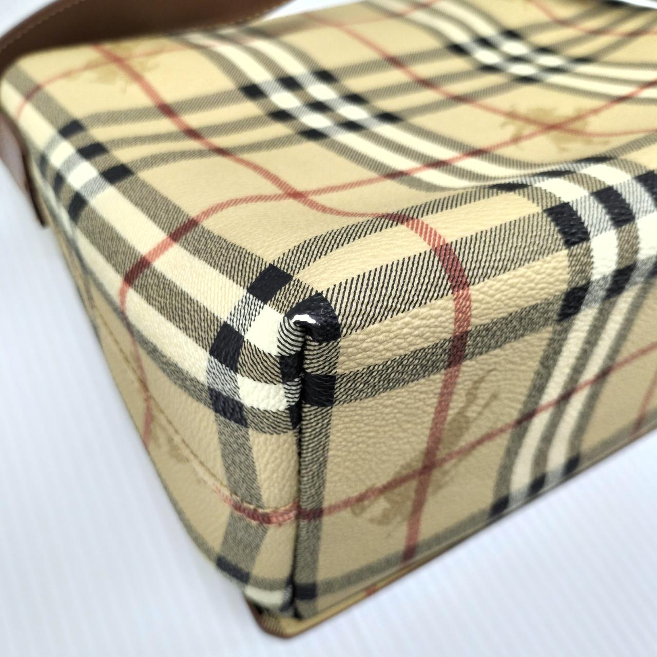 背面に角スレあり