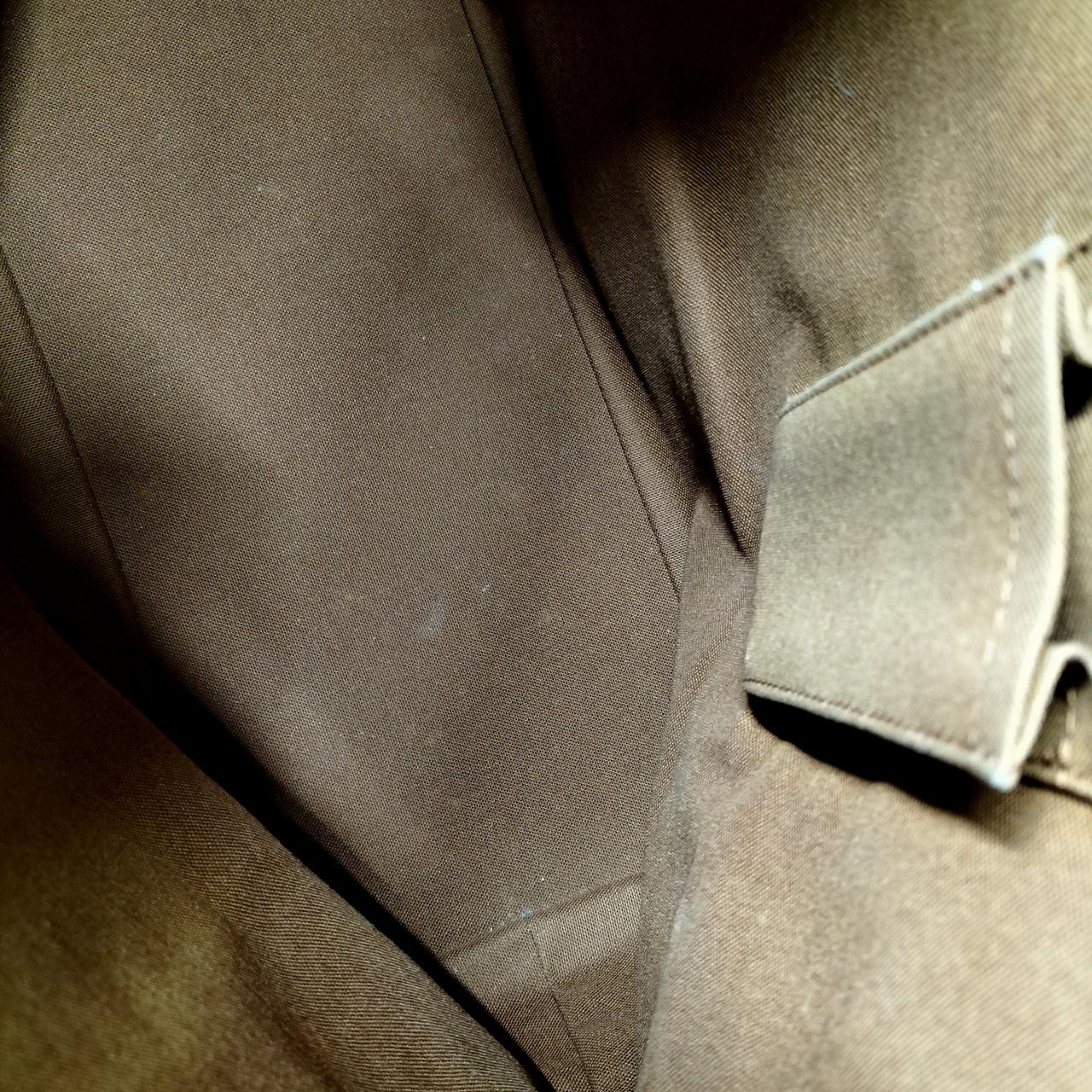 底に何箇所か白い汚れ（シミ？）あり