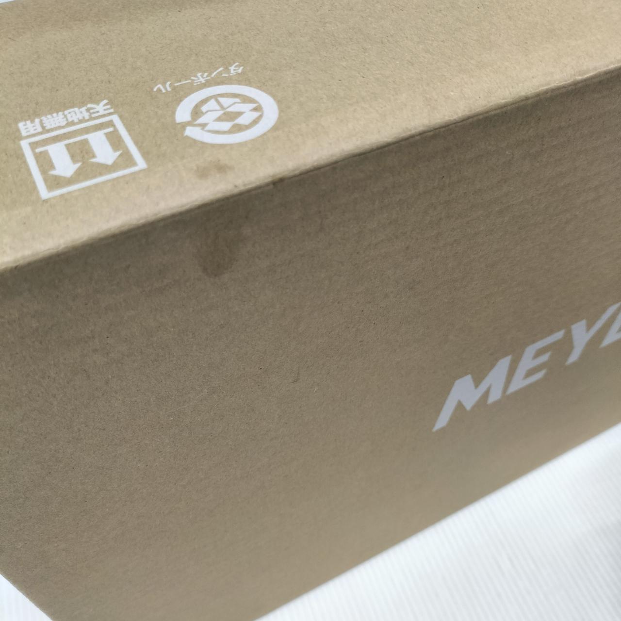 箱にシミあり