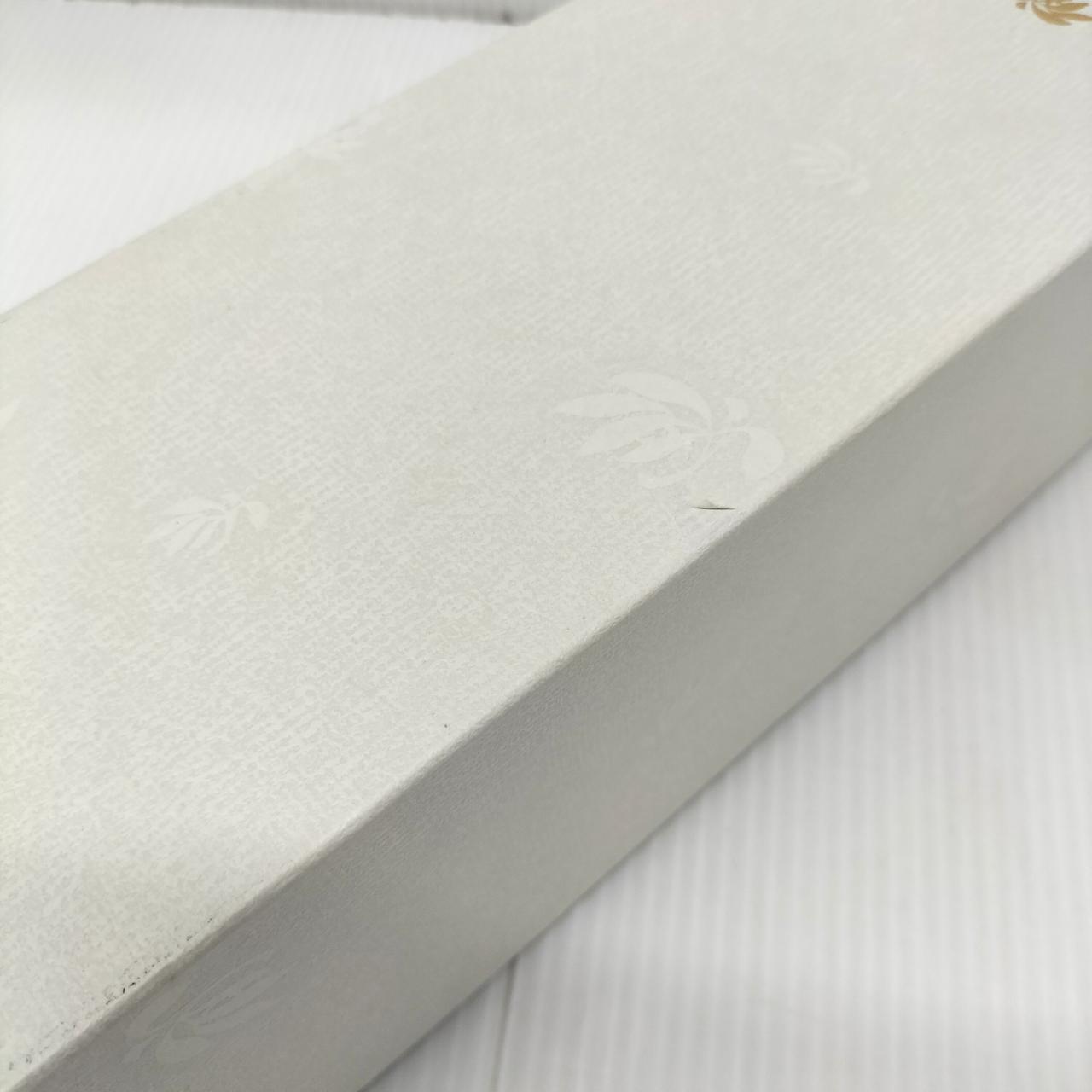 箱に汚れ、テープ跡あり