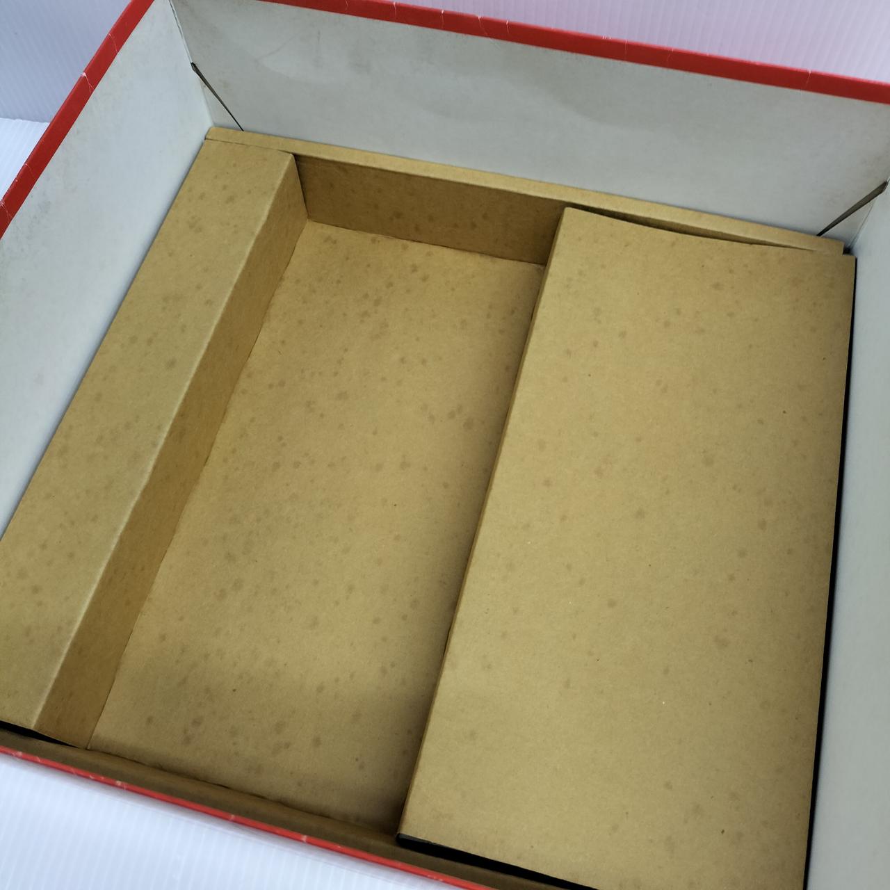 箱に汚れ、シミ、イタミあり