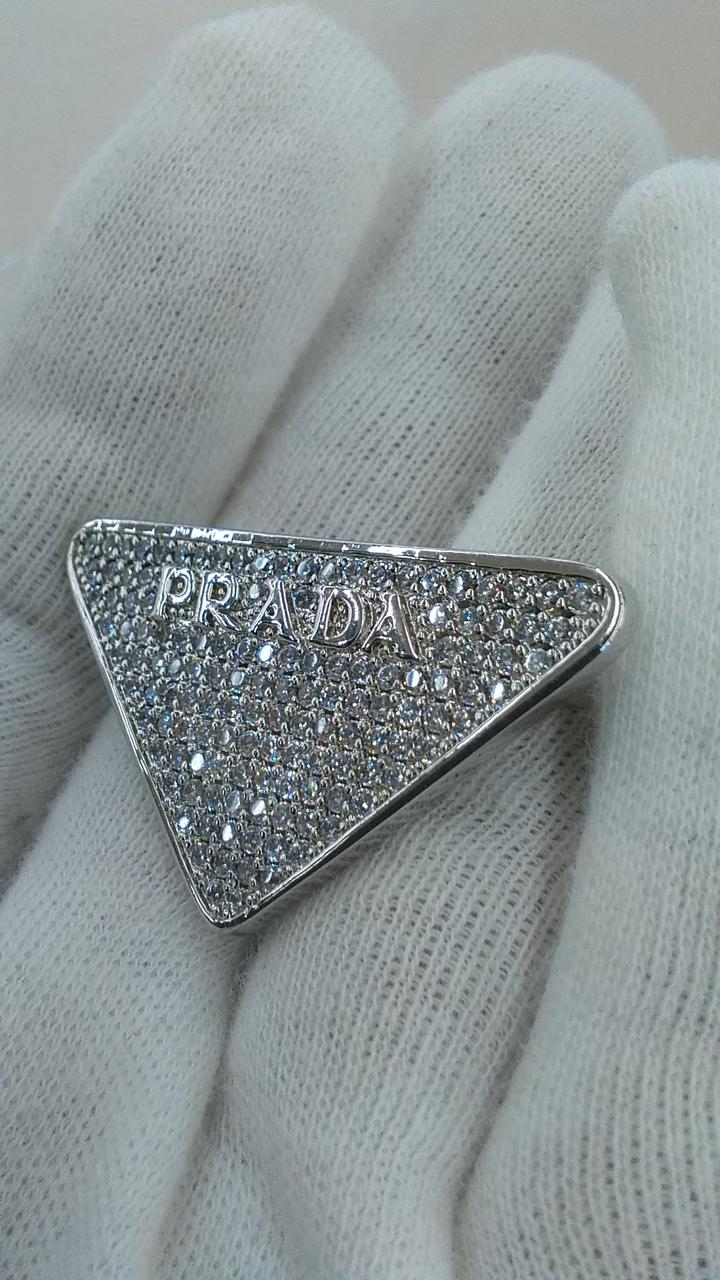 PRADAブローチ正規品(購入履歴あり) prada ブローチ - メルカリ