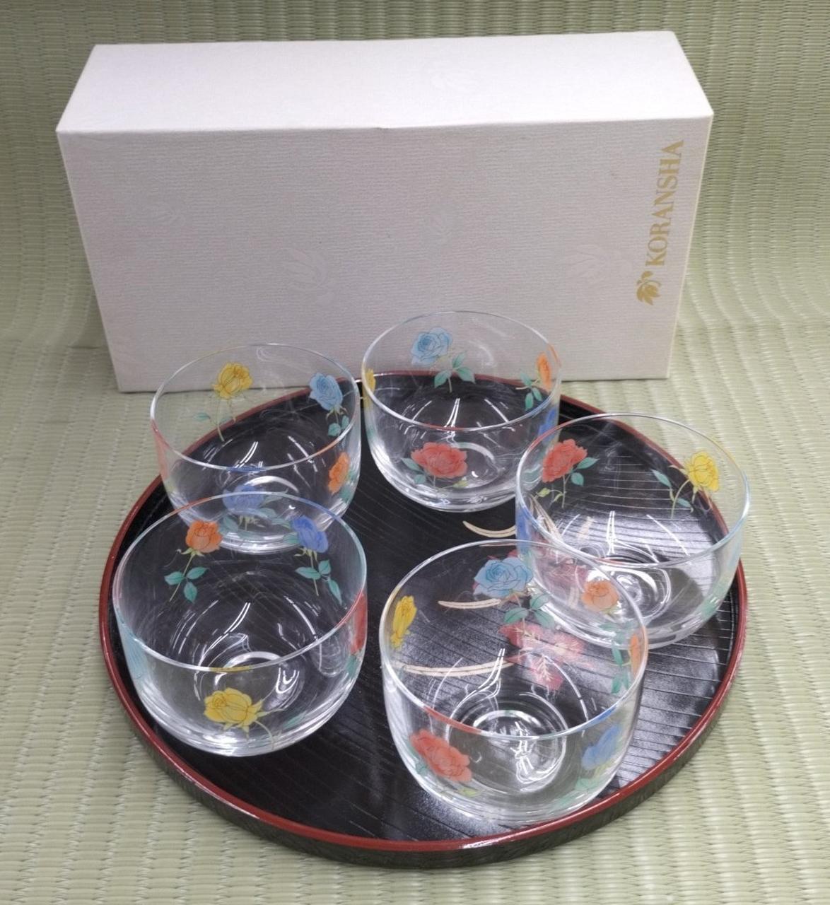 お盆は付属しません。