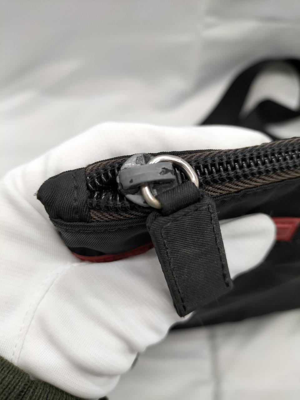 金具の塗装が剥げています。