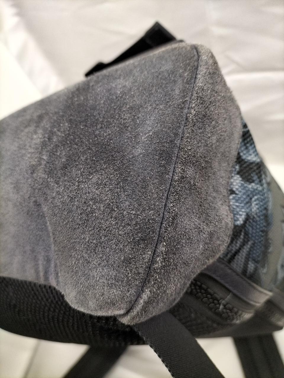 バッグ下部色褪せ、擦れています。