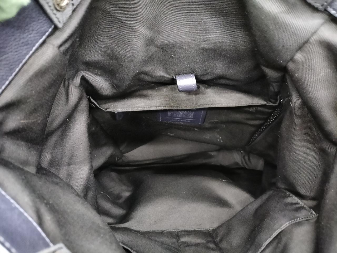 バッグ内部汚れがあります。