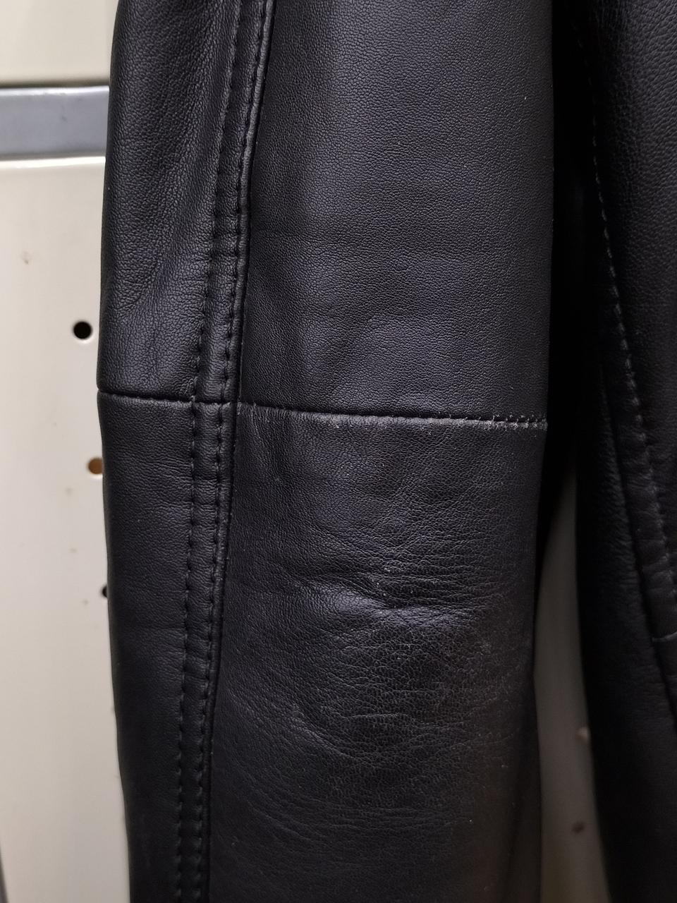 擦れ、色褪せあり