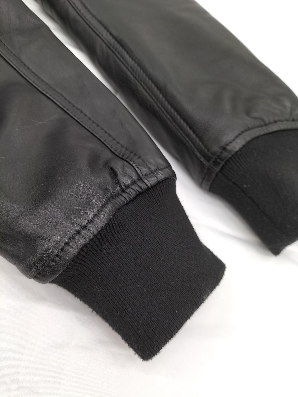 袖部分に毛玉、擦れあり