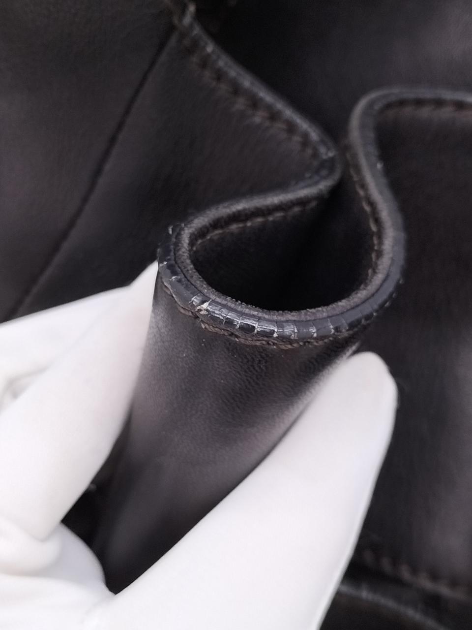 フチのヒビ割れあり