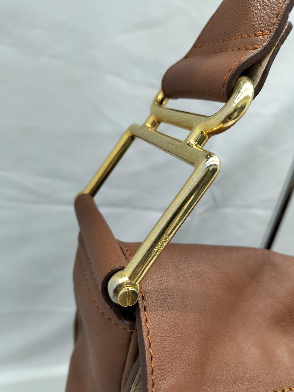 金具に傷、塗装剥げあり