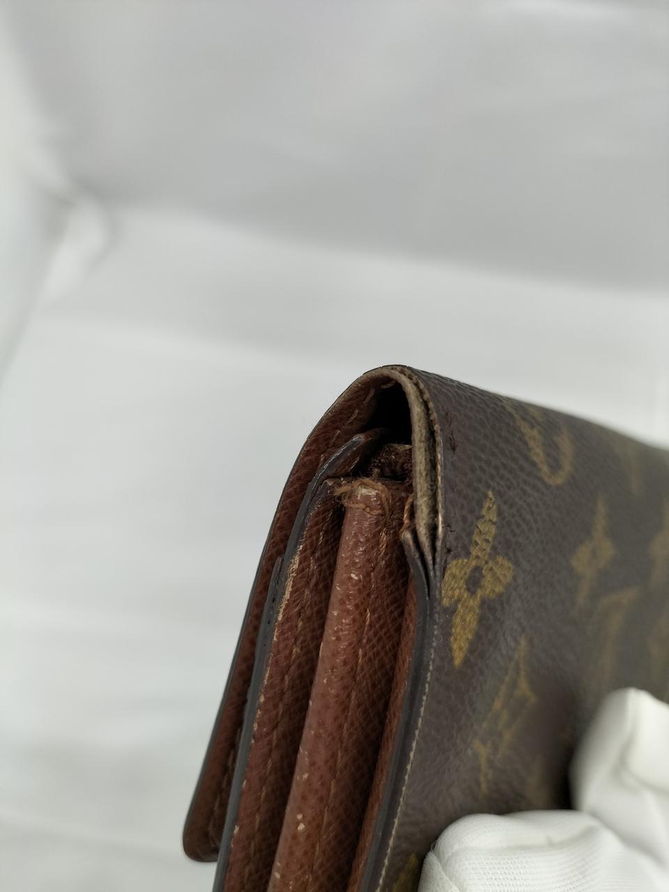 糊が剥がれています。