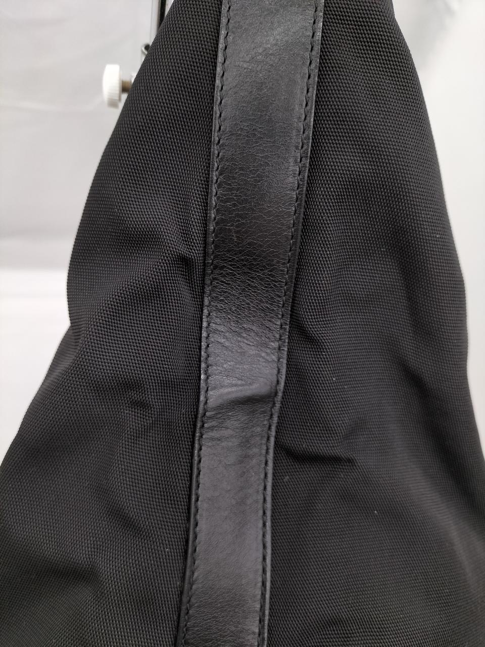 革部分に皺が寄っています。