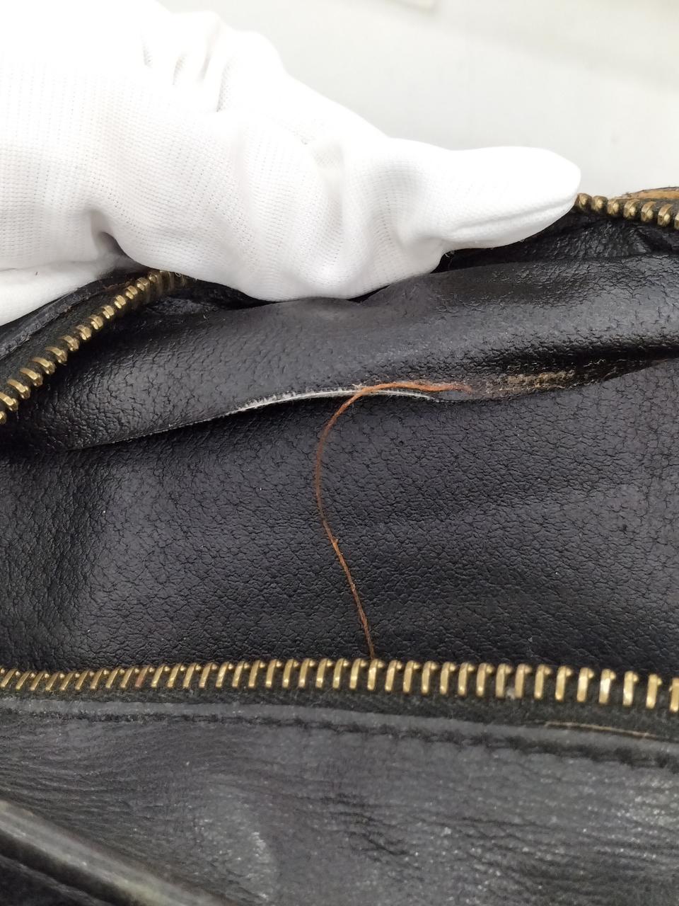 バッグ内部の糊が劣化しています。