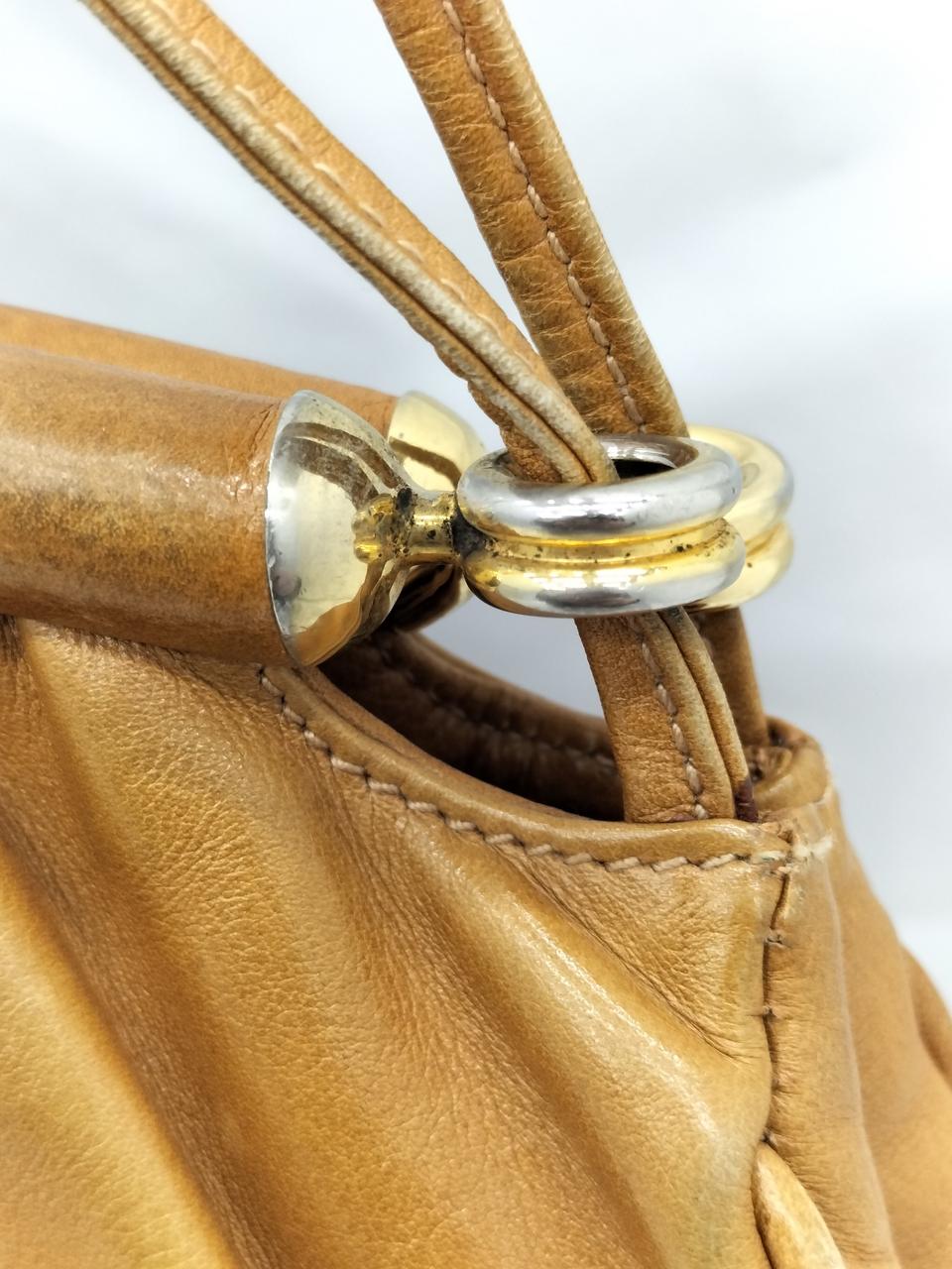 金具の塗装剥げています。