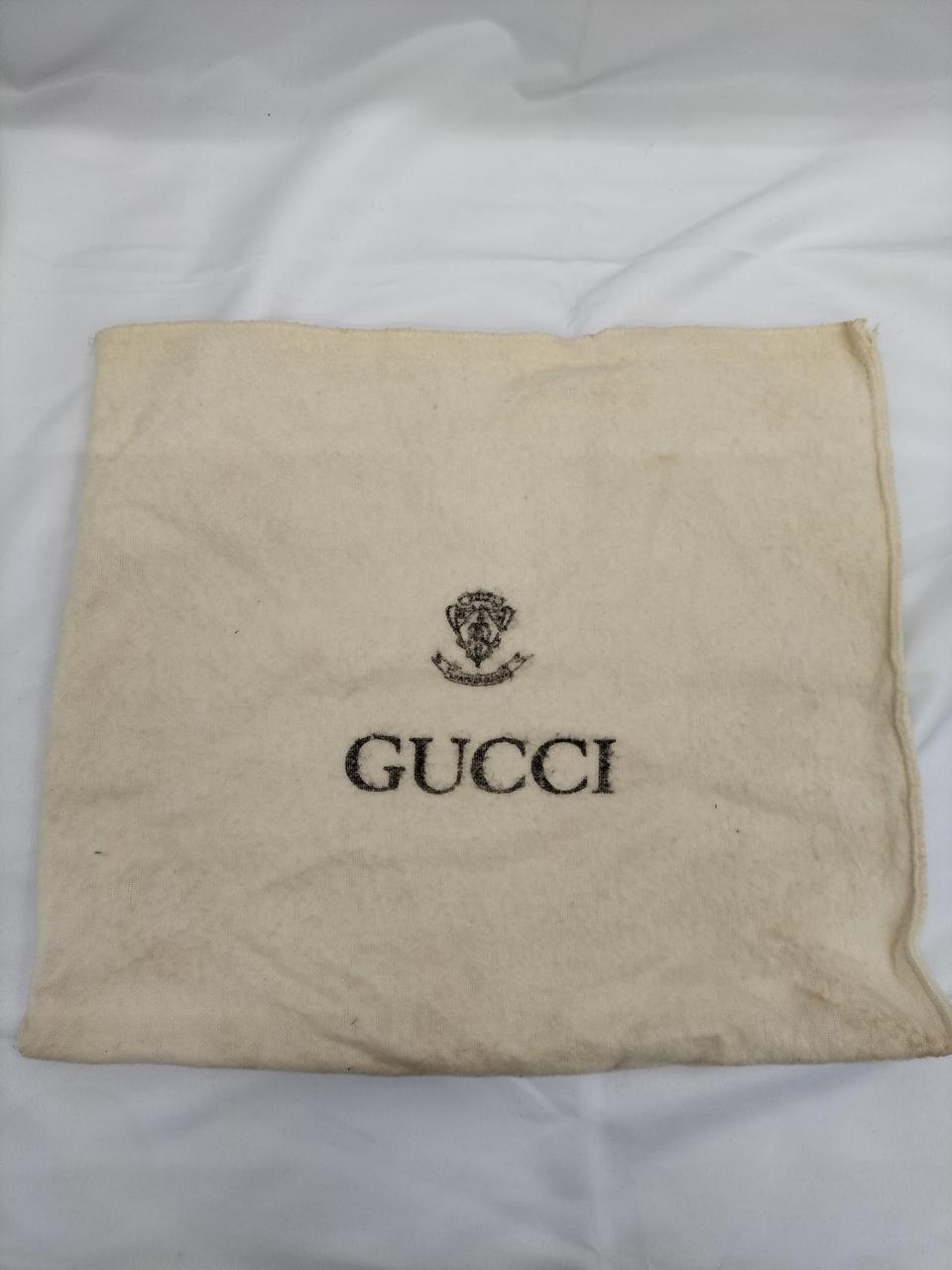 保護袋に毛玉、汚れがあります。