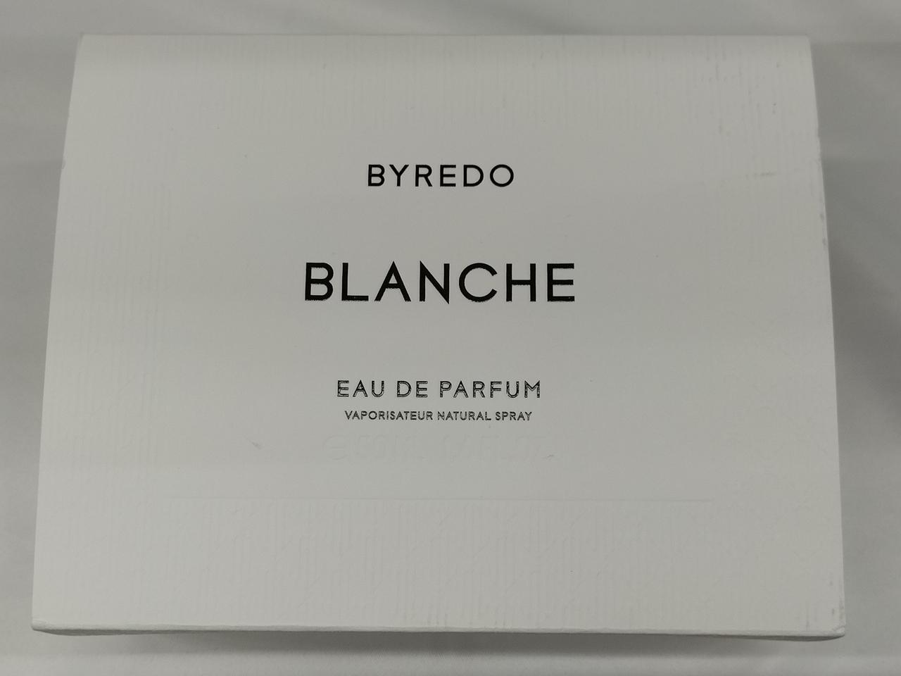 箱に黒い汚れあり。