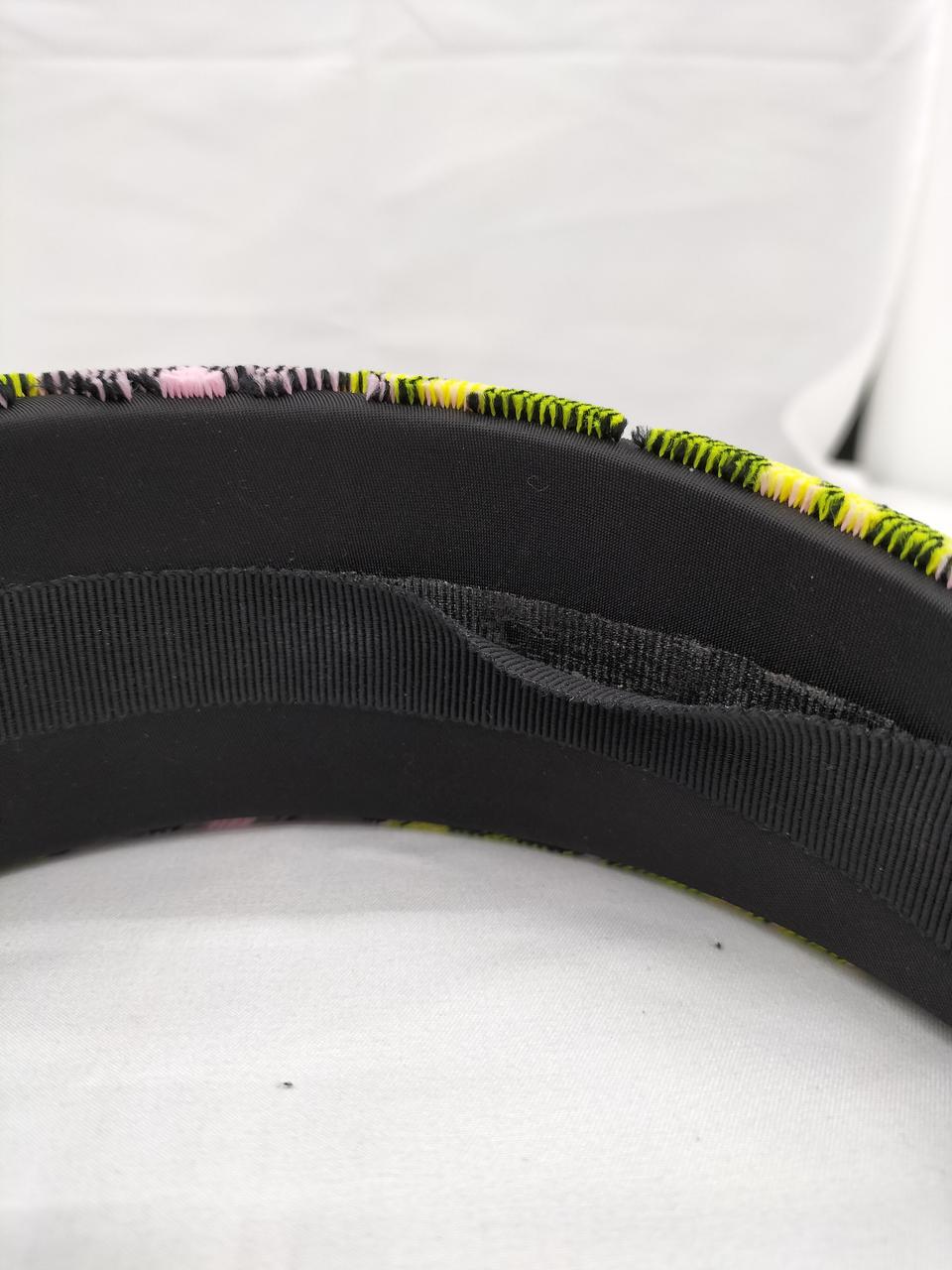 糊が剥がれています。