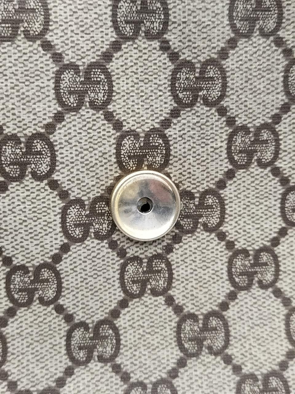 ホック閉じません