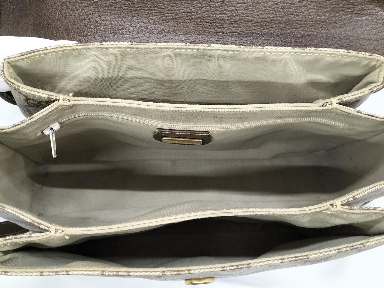 バッグ内部全体的に汚れあり