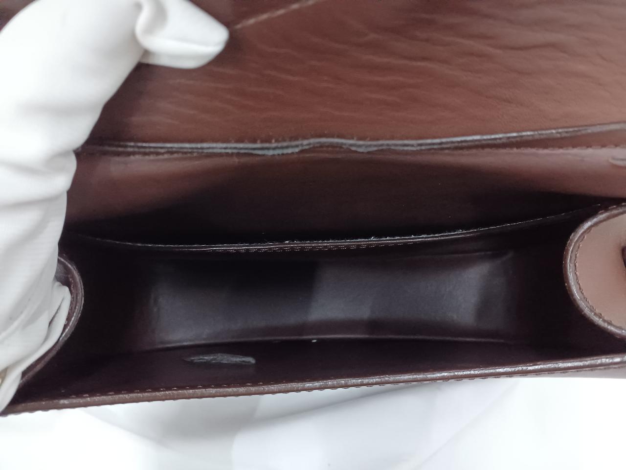 内部も劣化し、剥がれかけています。