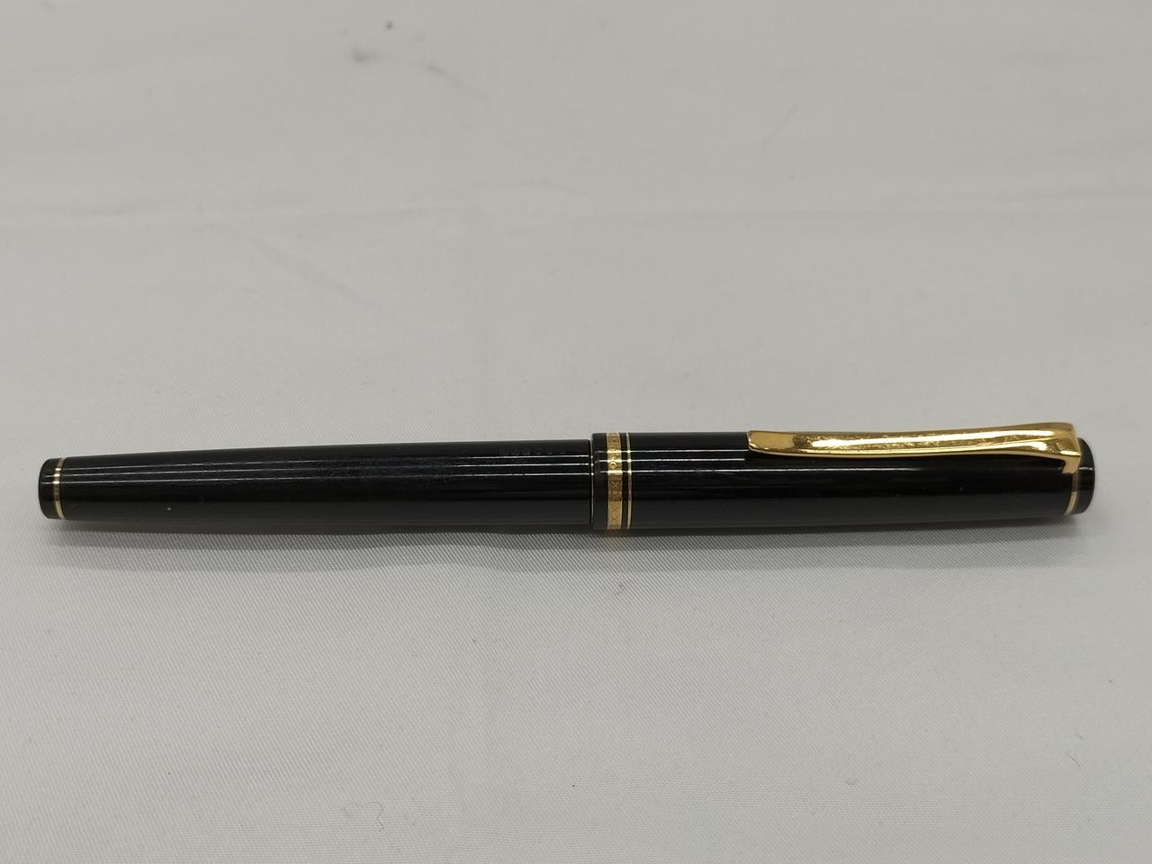 全体的に傷があります。