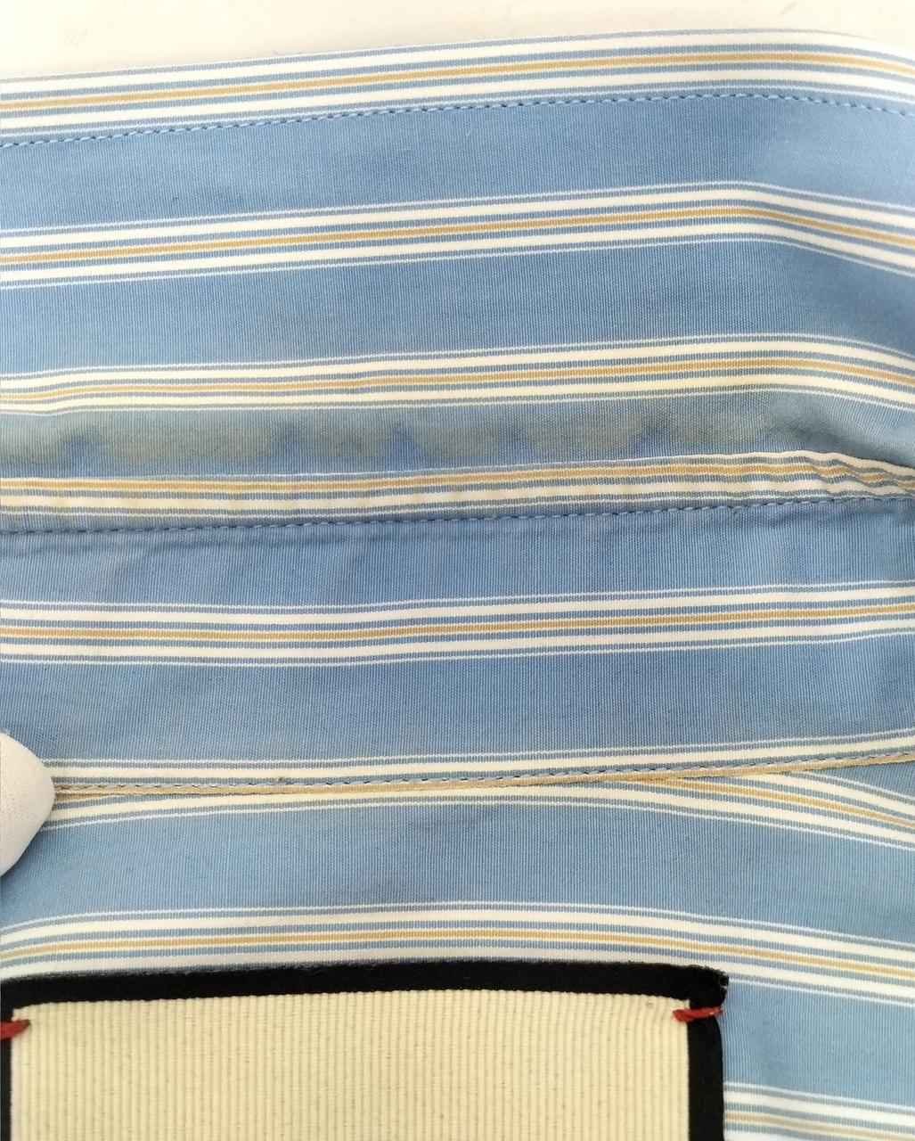 襟に黄ばみあり