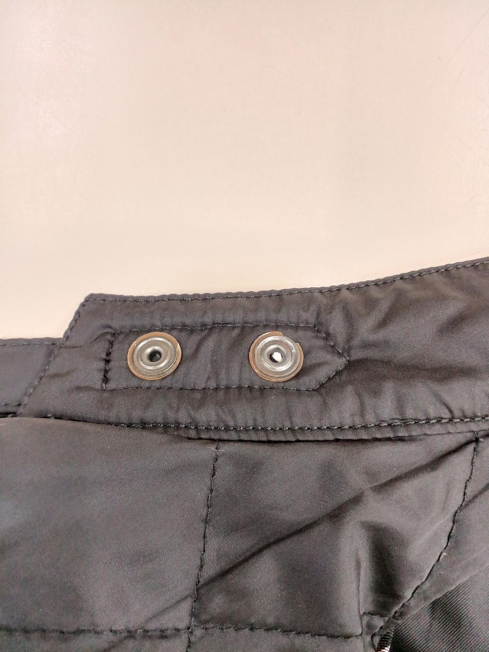 首元、スナップボタン裏部分少し欠け