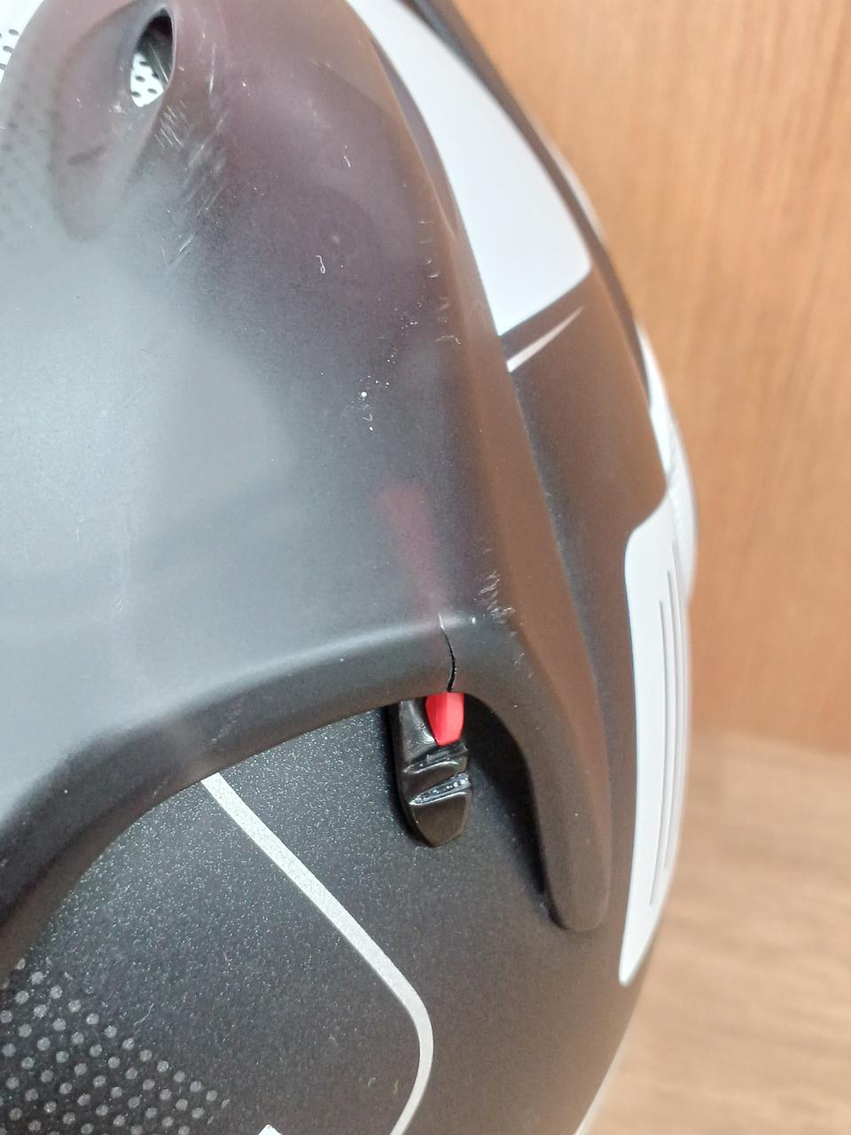 ひび割れが有ります