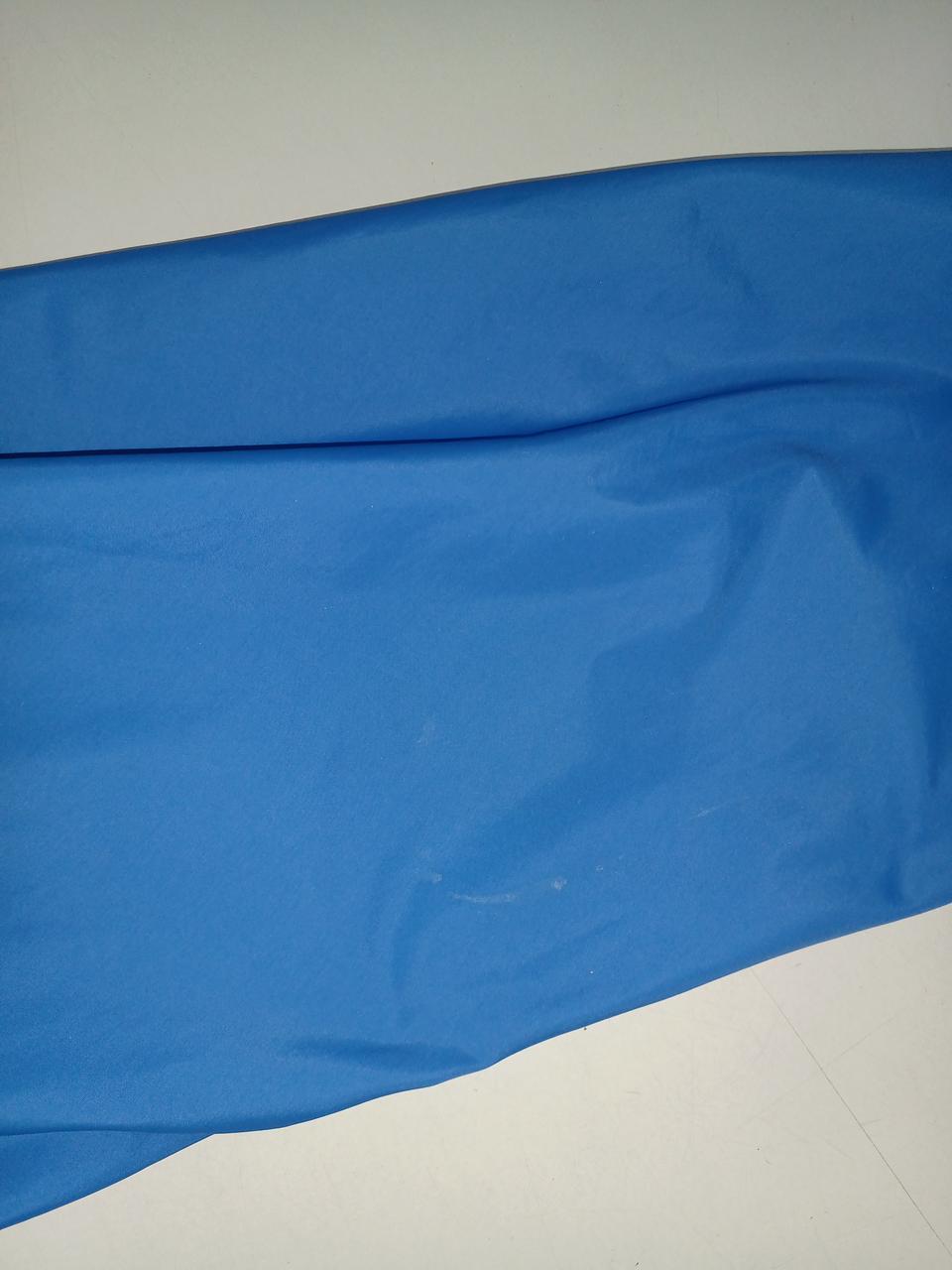 左袖に白いシミ