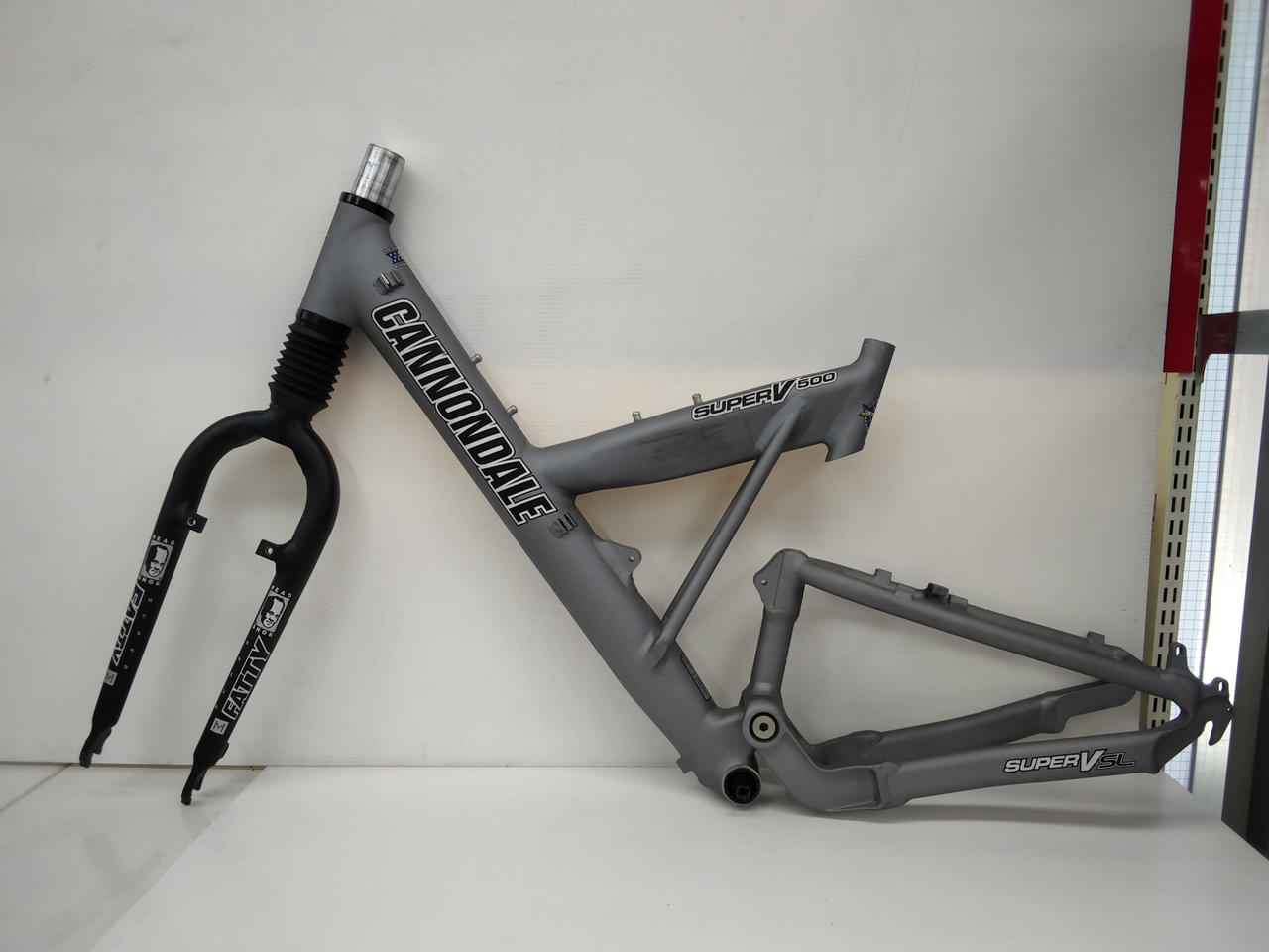 Cannondale Super V 2000 フレームセット おまけパーツ付き