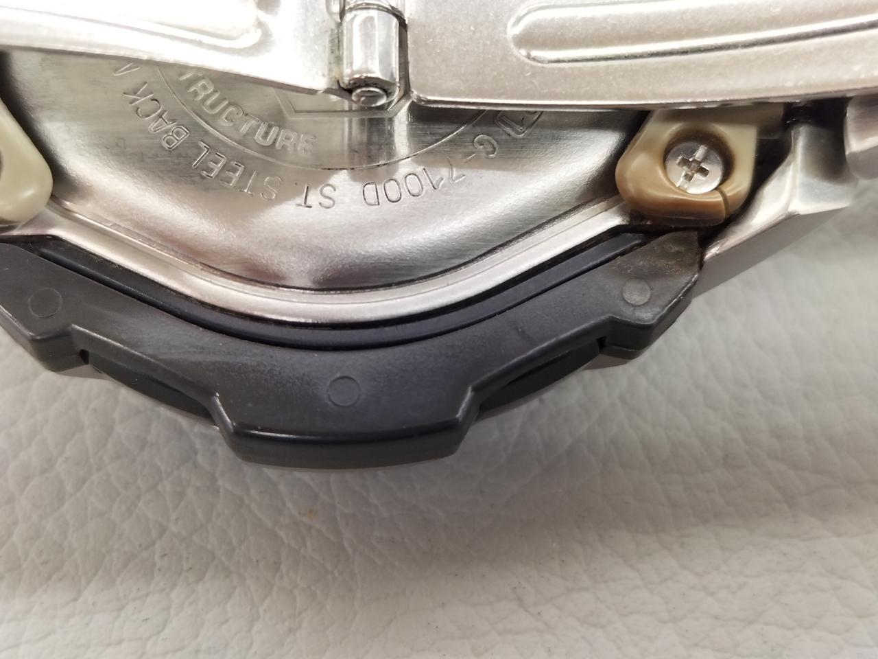 こちらも割れあります。