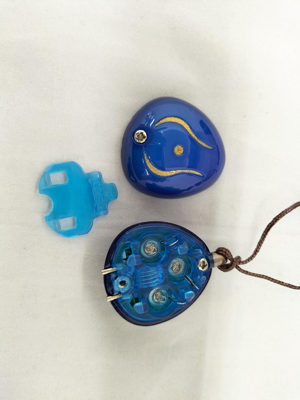 LR41のボタン電池3個が必要です