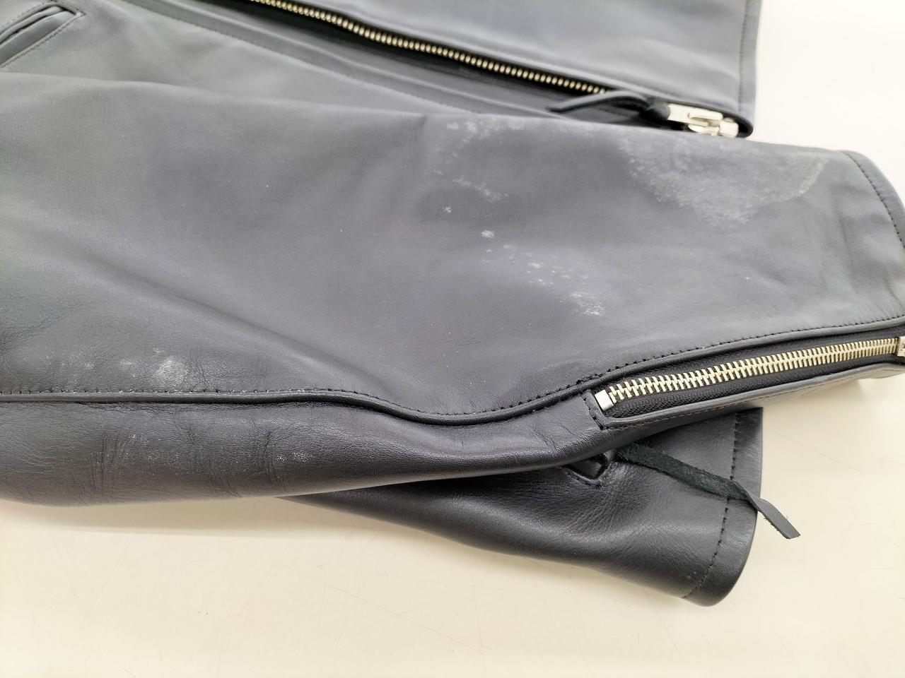 白い変色あります。