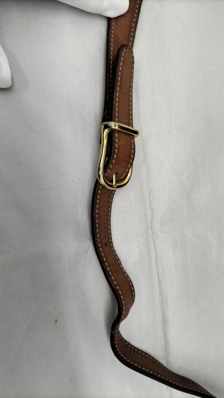 ベルトは全体的にシミ汚れあります