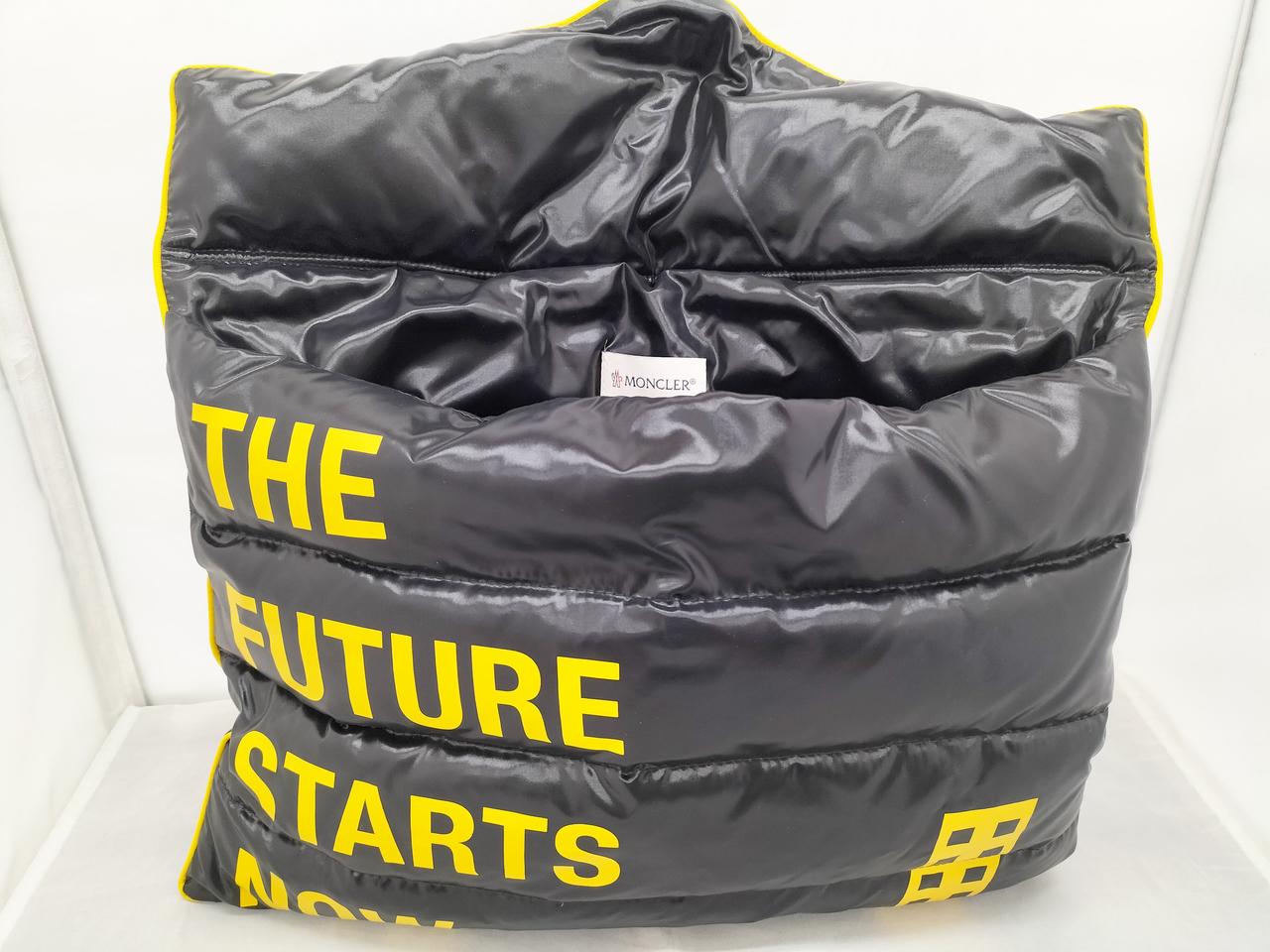 ボタン部分磁石になっています。