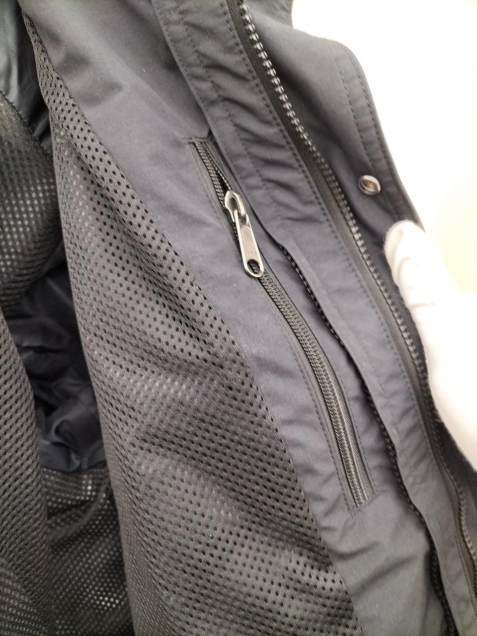 裏ポケット