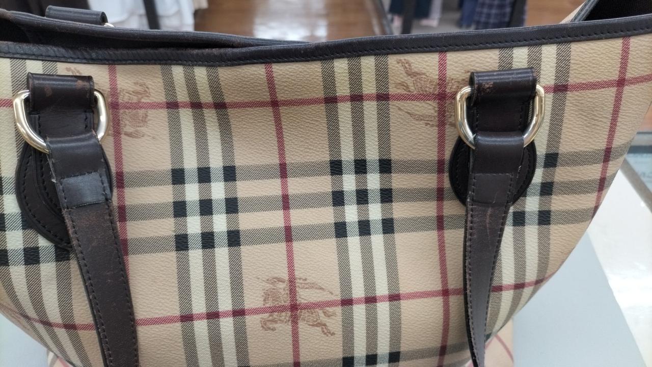持ち手、縁は擦れ痛みあり